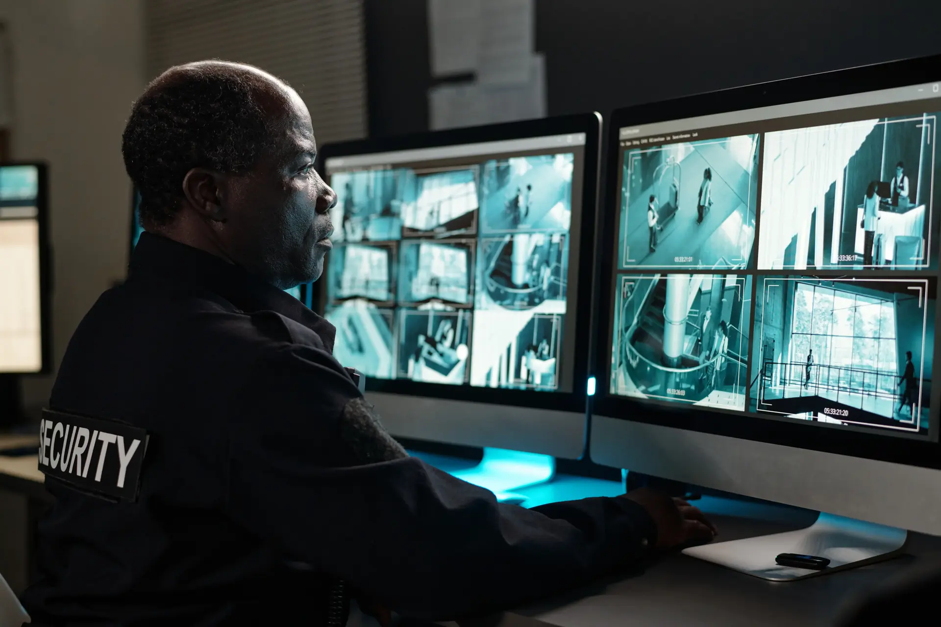 24/7 home security monitoring Toronto: professional alarm monitoring centre